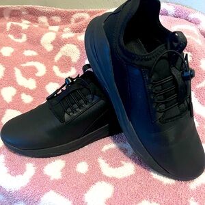 Clove nursing shoes Men’s 8.5/Womens 10